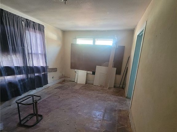 5th image of 2424 Ruth St