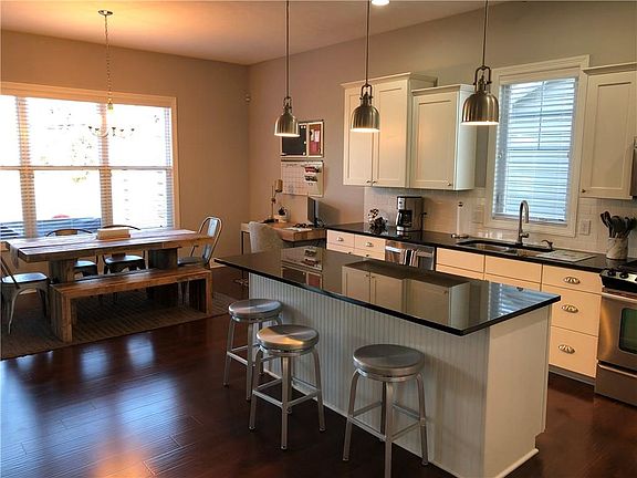 3rd image of 1324 W Mayfield Ct
