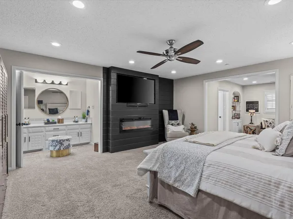 303 Cottonwood Ln, Levelland, TX 79336