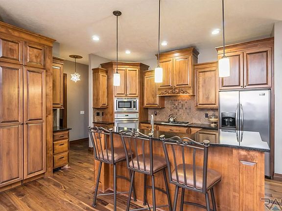 2nd image of 8213 S Grass Creek Dr