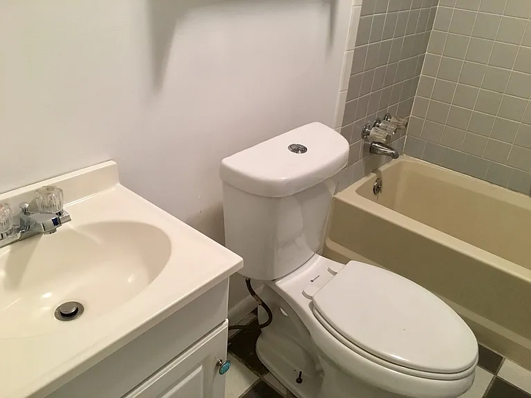 606 N Maple St — Photo 18
