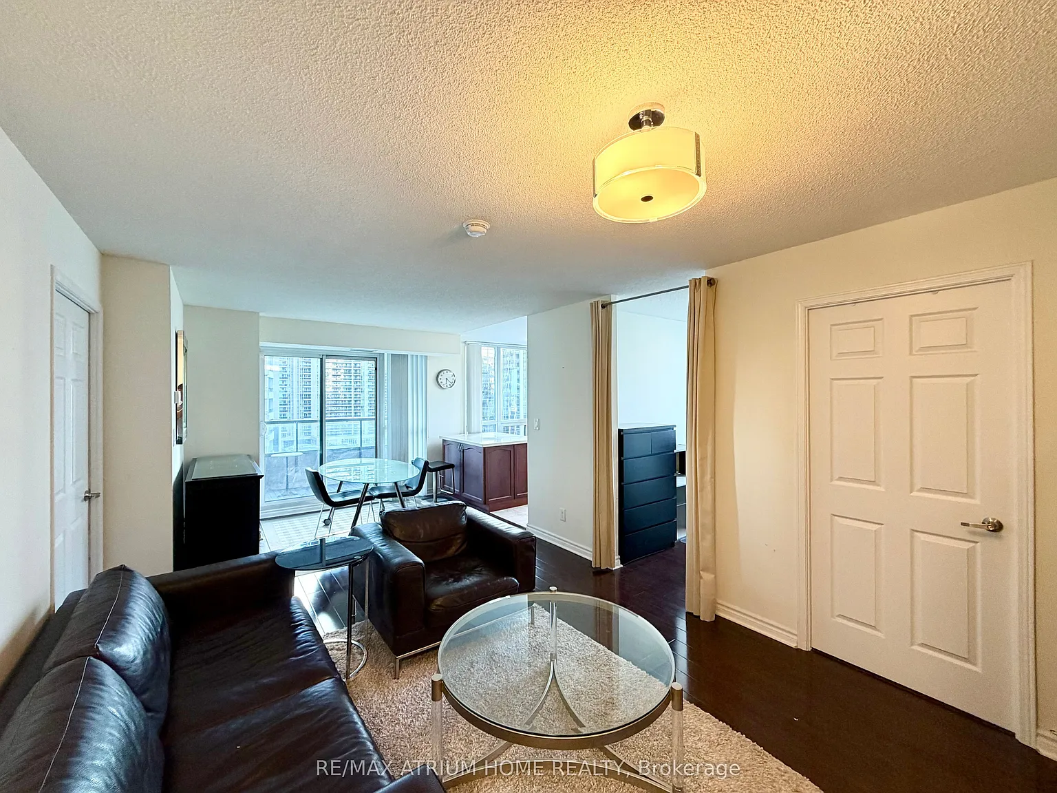 3 bed, $3,000 — Photo 2