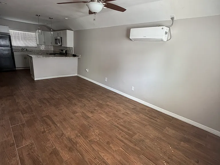 W Grand Blvd — Photo 10