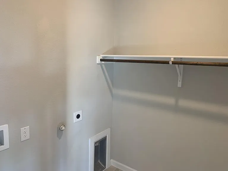 1821 Leo Dr — Photo 10