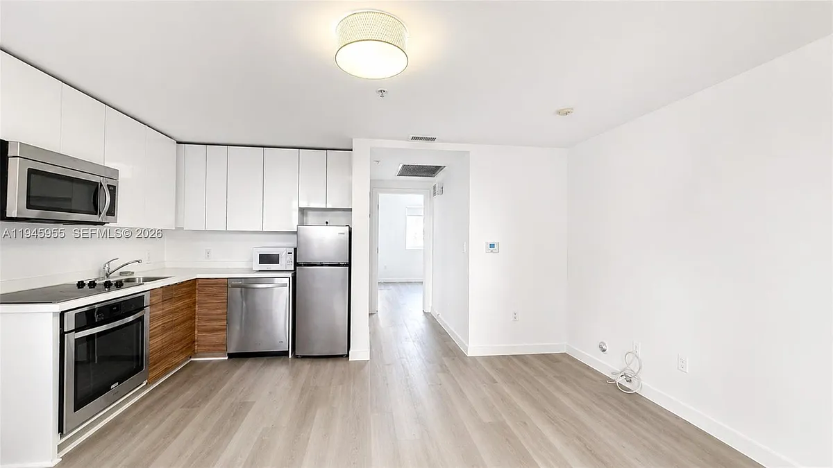 Photo 2 of 21 - 820 15th St #103 - Miami Beach, FL Building Photo - 820 15th St #103