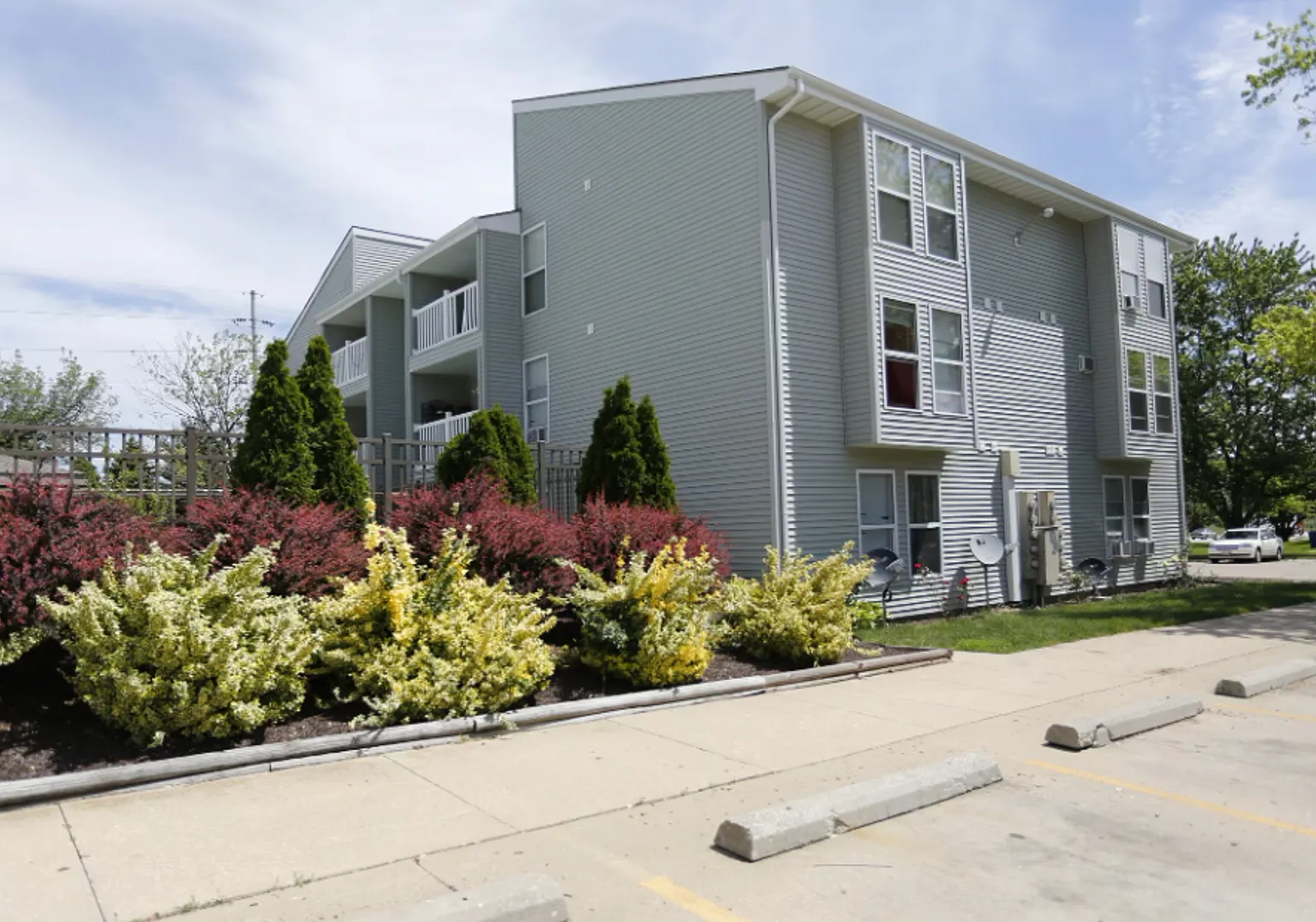 2404HI — Photo 1