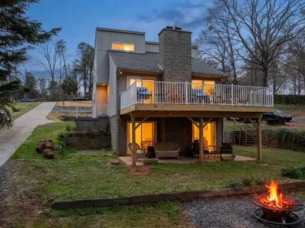 144 Amber Dr, Inman, SC 29349