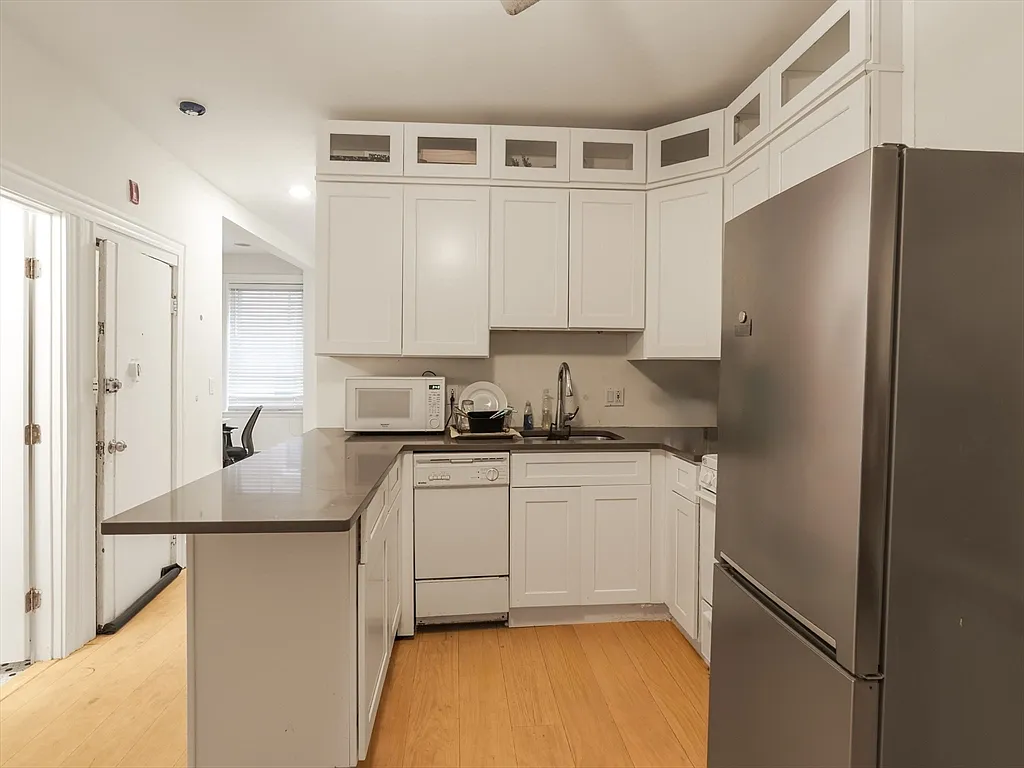 Building Photo - 22 Irving St #2