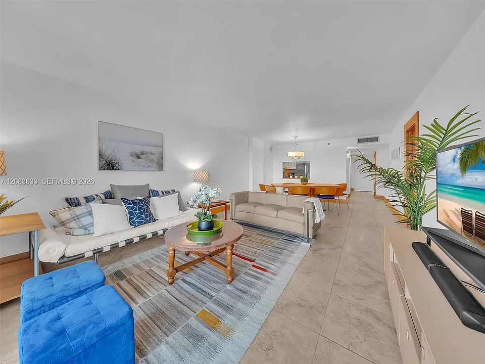 2625 Collins Ave #910