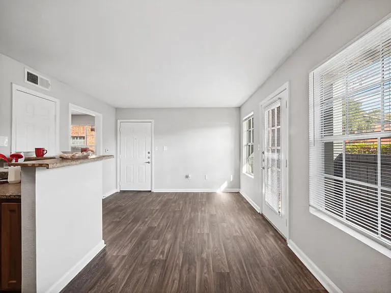Forest Creek Apartments — Photo 4