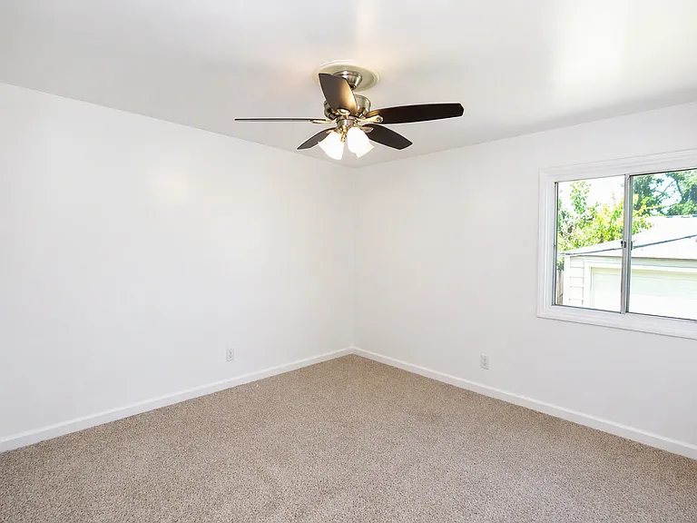 719 Esther Way — Photo 16