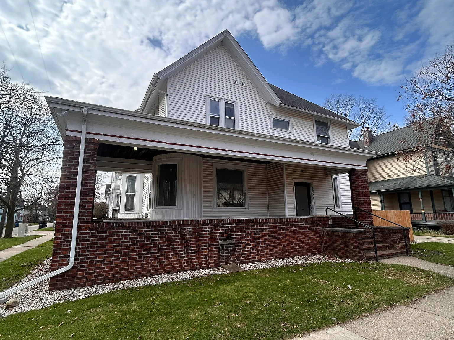 703 W Lovell St — Photo 2