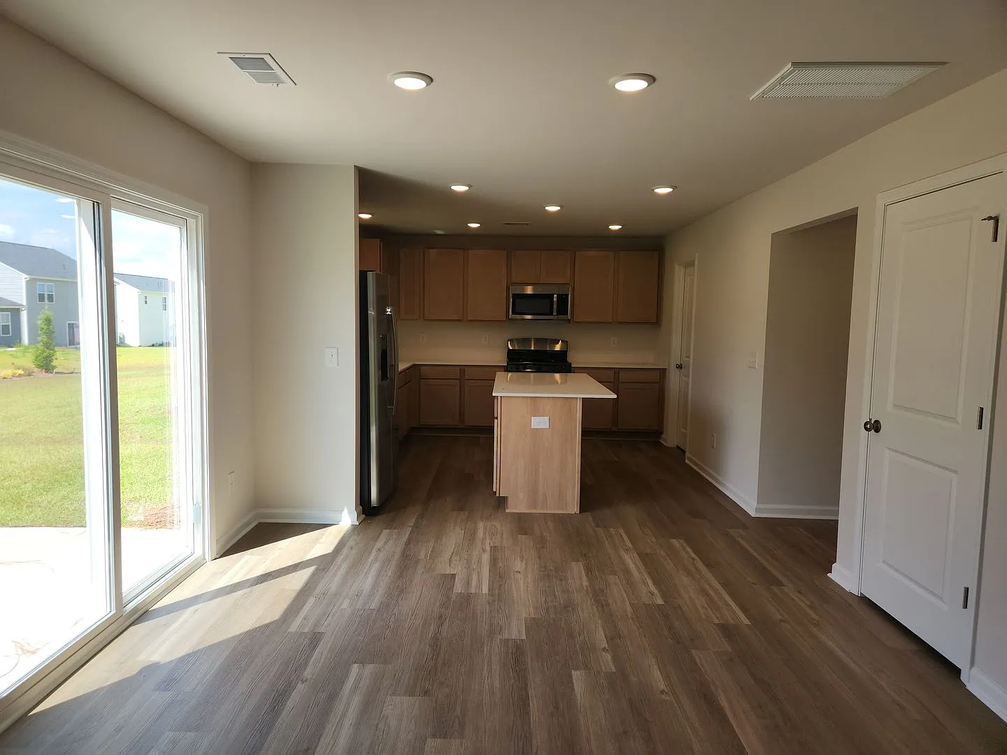 Beautiful 4 Bedroom 2.5 Bath with office space — Photo 4