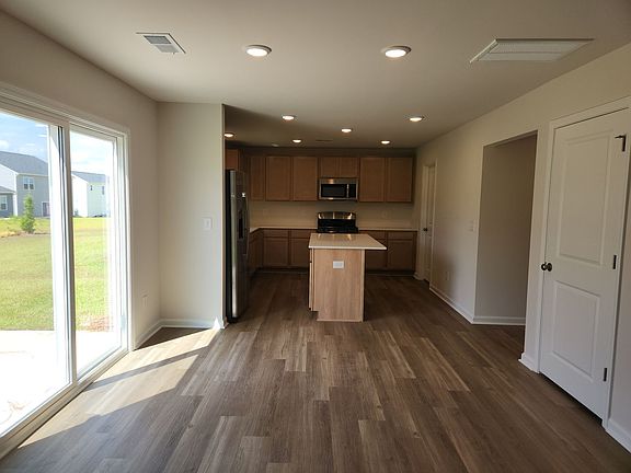 4th image of 304 Paratrooper Ln