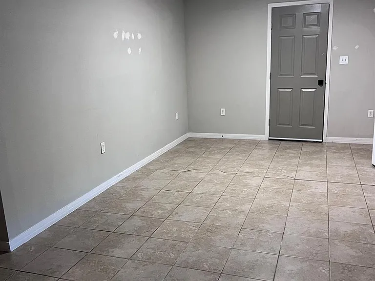 105 W Clark St #9 — Photo 6
