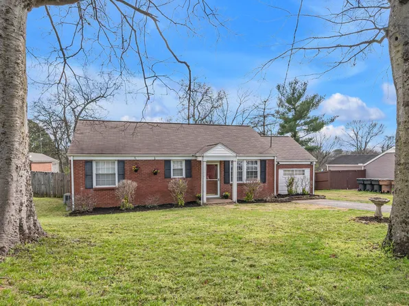 2105 Ridgecrest Dr, Nashville, TN 37216