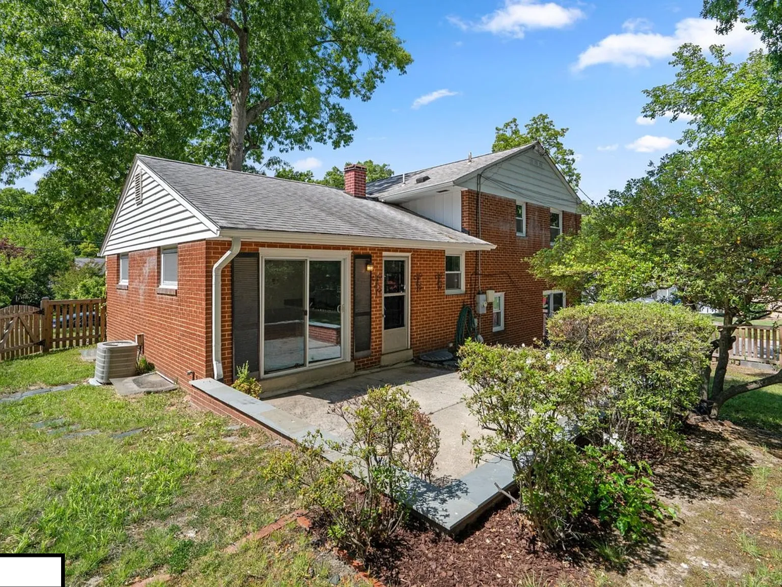 5 bed, 2025 sqft, $4,000 — Photo 3
