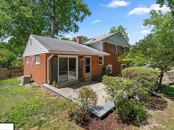 3rd image of 9109 Drake Pl