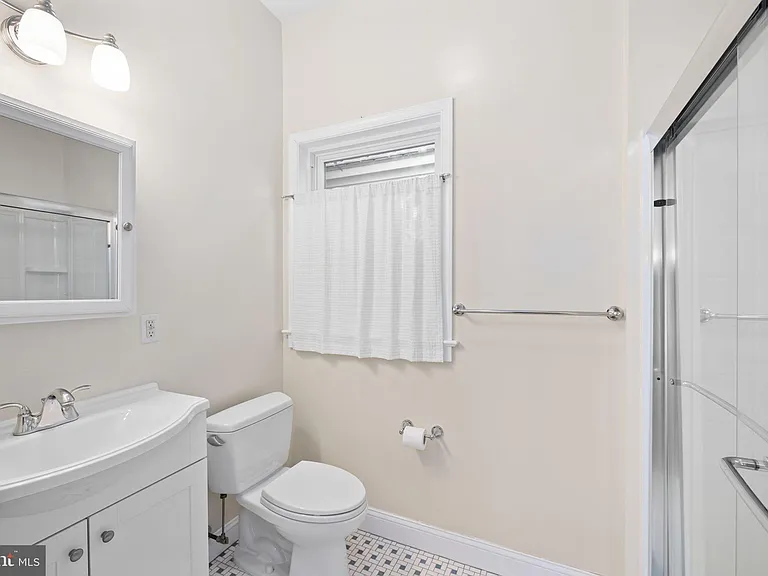 1604 N Edgewood St — Photo 44