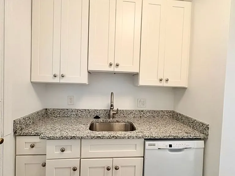 - 4534 Avondale Street — Photo 21