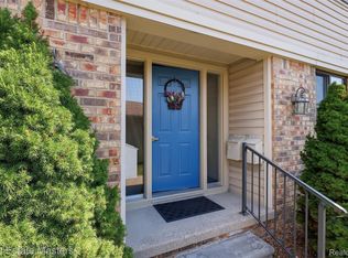 1700 River Rd APT 8, Marysville, MI 48040