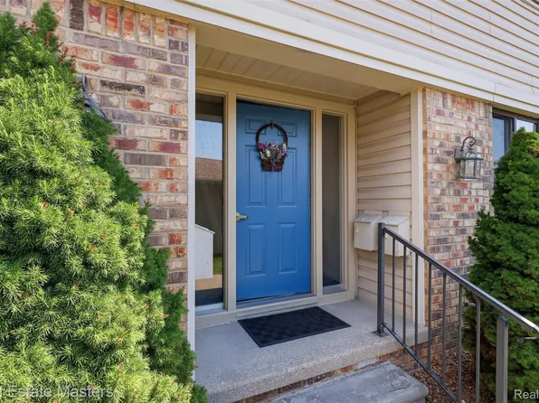 1700 River Rd APT 8, Marysville, MI 48040