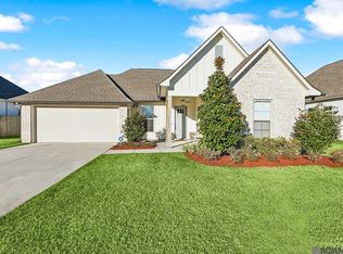 8242 Knee Tree Dr, Baton Rouge, LA 70818