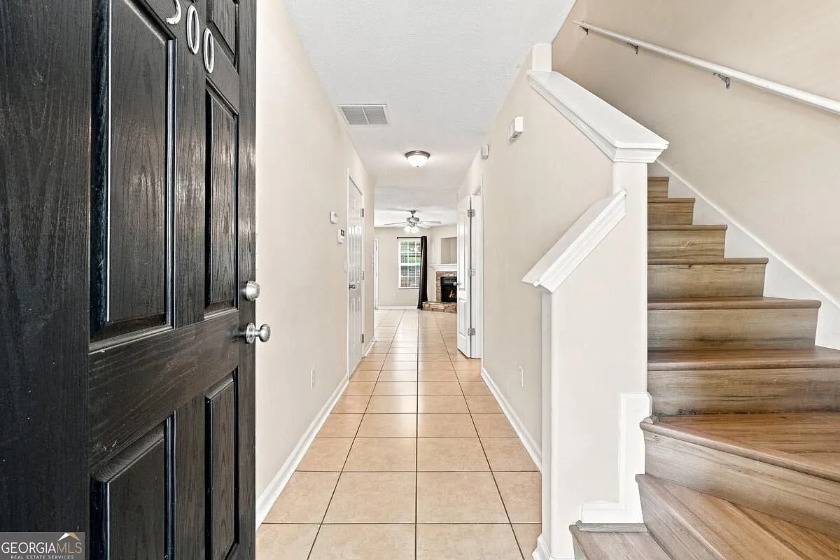 3 bed, 2.5 bath, 1520 sqft, $1,800 — Photo 4