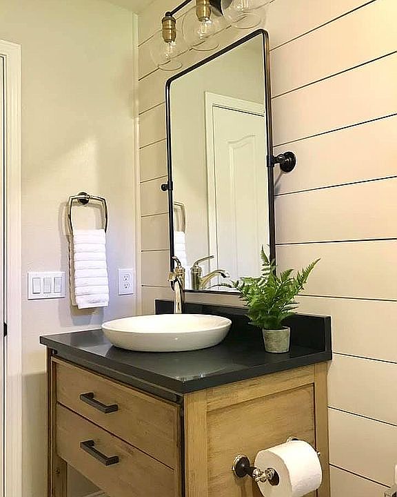 Guest bathroom 