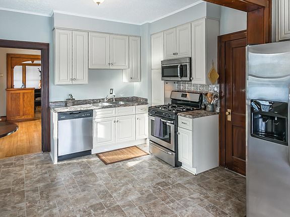 5th image of 3554 Emerson Ave N