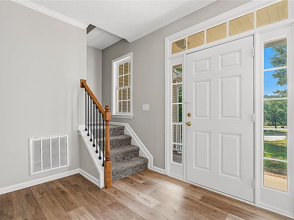 3rd image of 102 Pine Ct