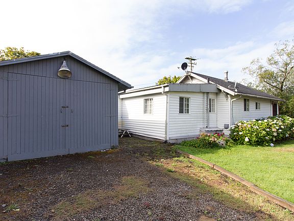 3rd image of 4904 SE Jetty Ave