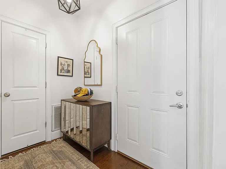 735 E 3rd St #3 — Photo 14