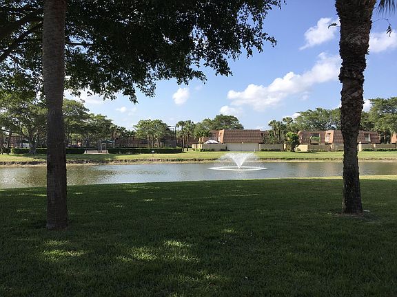3rd image of 580 Green Springs Pl