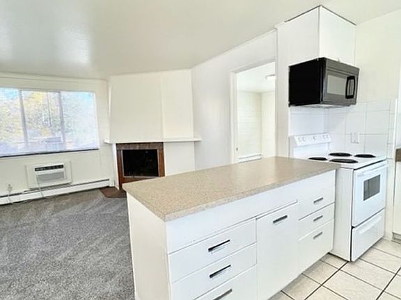 5th image of 1045 Balsam St #6