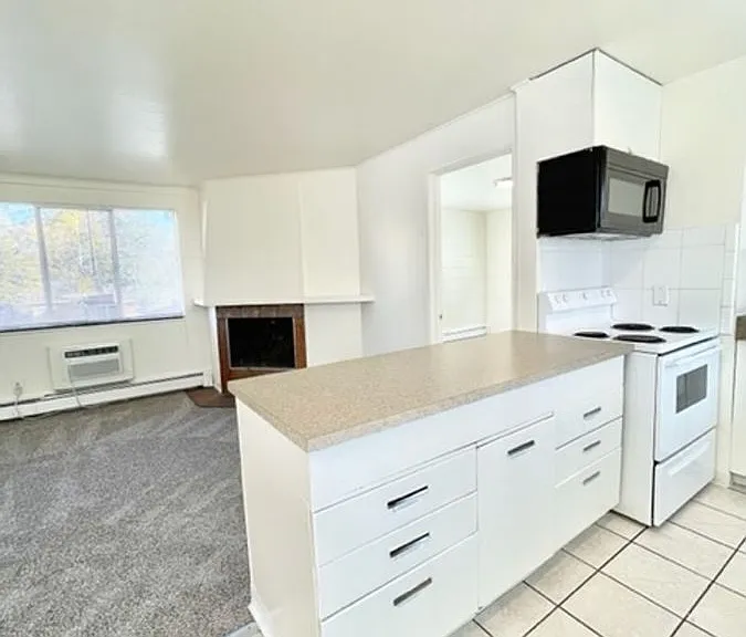 1045 Balsam St #6 — Photo 5