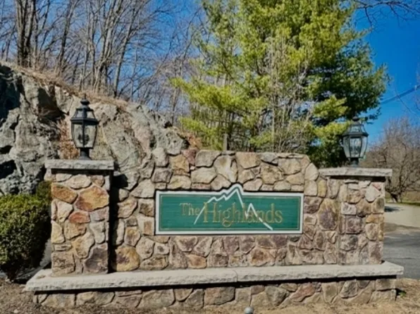 93 Mountainside Dr, Pompton Lakes Boro, NJ 07442