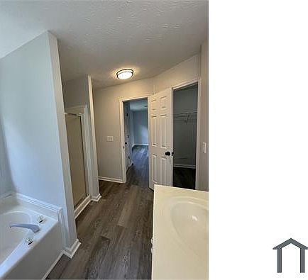 2nd image of 1090 Chapel Hill Dr
