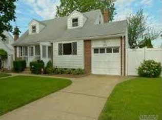 242 Lincoln Pl, Franklin Square, NY 11010
