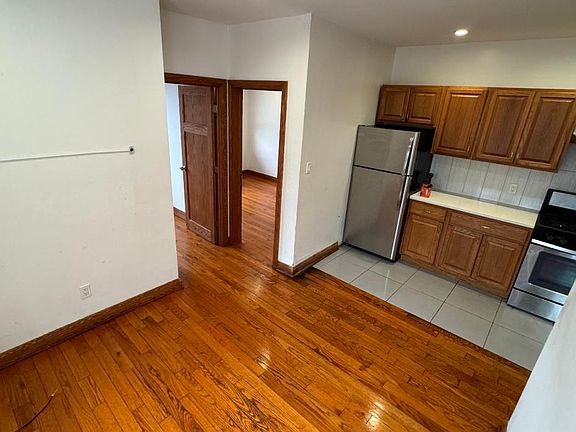5th image of 86 Fairmont Ave #2