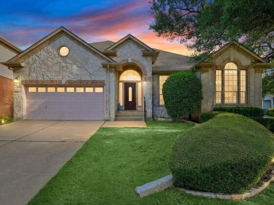 1st image of 3992 Lord Byron Cir