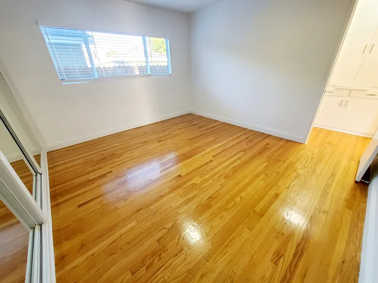 330 Orizaba Ave #7 — Photo 12