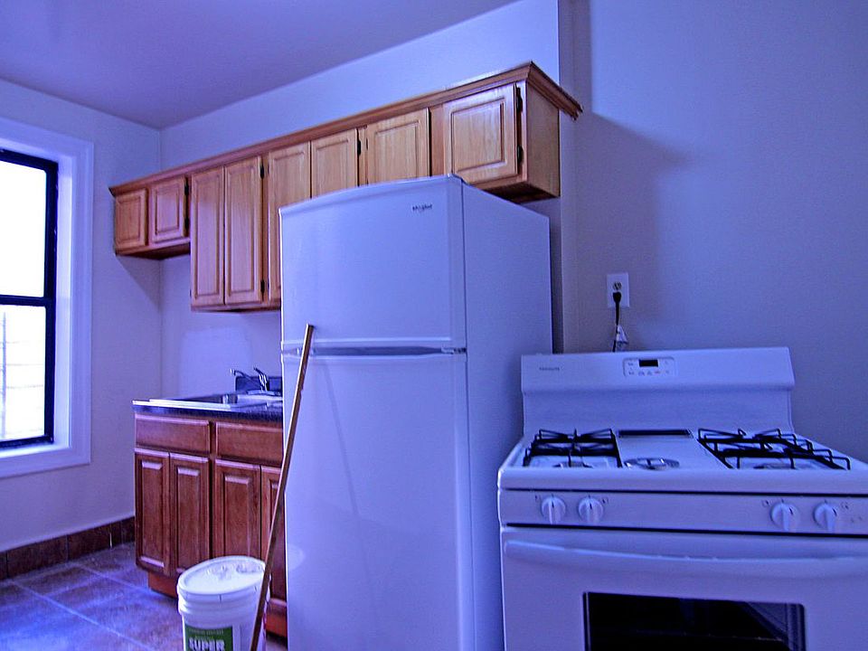 1st image of 1683 University Ave APT 3E