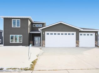 1029 44th Ave S, Moorhead, MN 56560