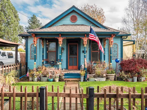 1150 SW Levens St, Dallas, OR 97338