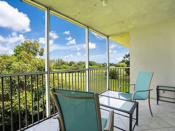 4th image of 3351 S Palm Aire Drive #409
