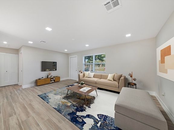 5th image of 3105 Evergreen Lane