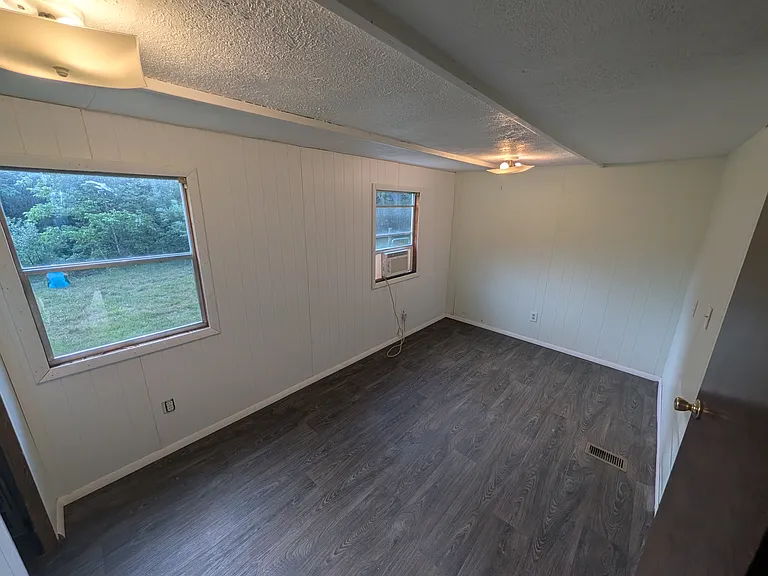 1828 Falling Branch Rd — Photo 16