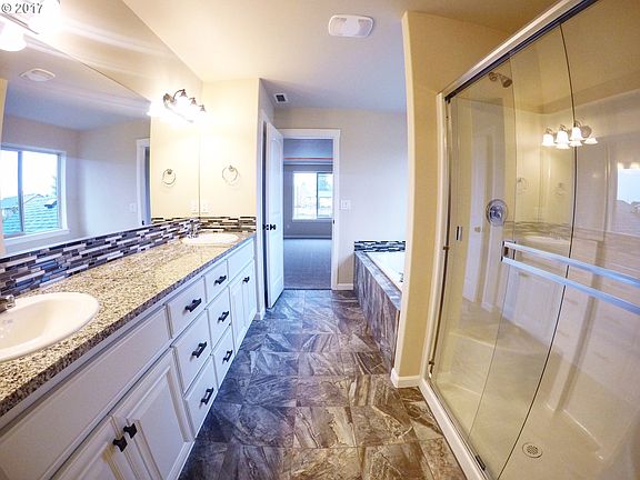4th image of 325 E 7th St #11