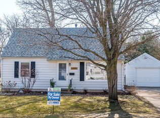 729 43rd St NE, Cedar Rapids, IA 52402